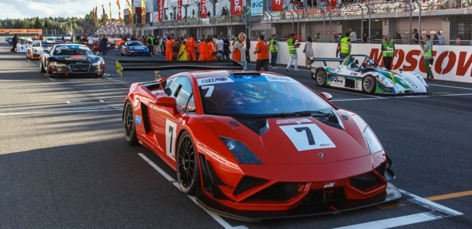 Гонки на выносливость машины. Rec Moscow Raceway. Прототипы Endurance. Гонки на выносливость машины. Rec Moscow Raceway. Прототипы Endurance.