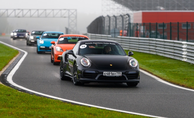 Основы управления спортивными автомобилями Porsche на гоночном треке